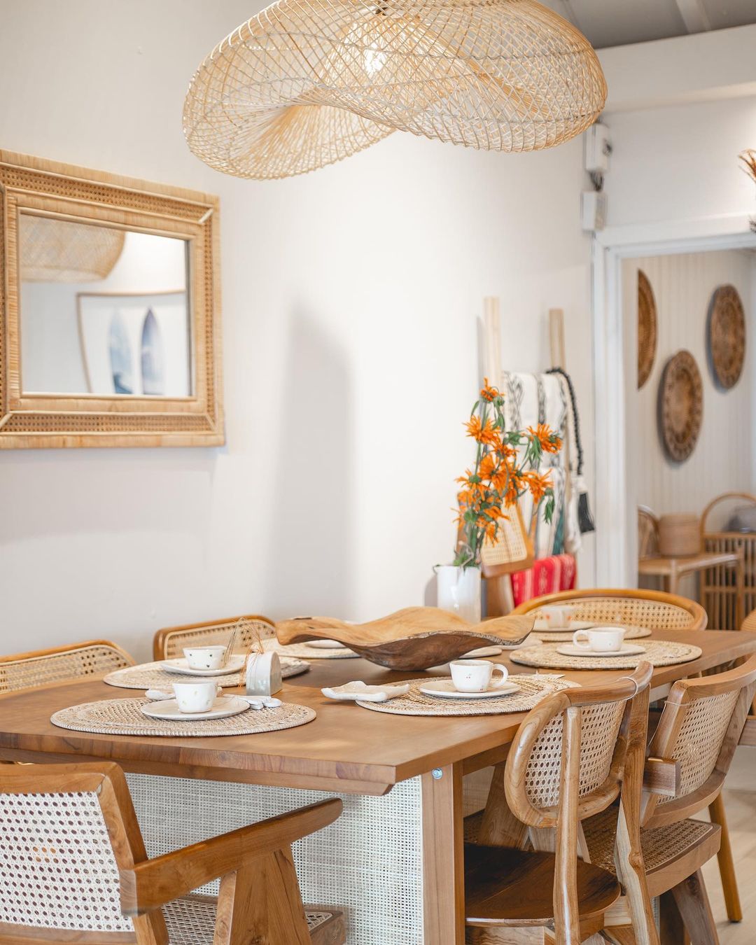Espacios Rumah ✻ Buscamos transformar tu espacio en piezas de mobiliario personalizadas que reflejan la magia de la artesanía y la belleza natural de la madera. (3)