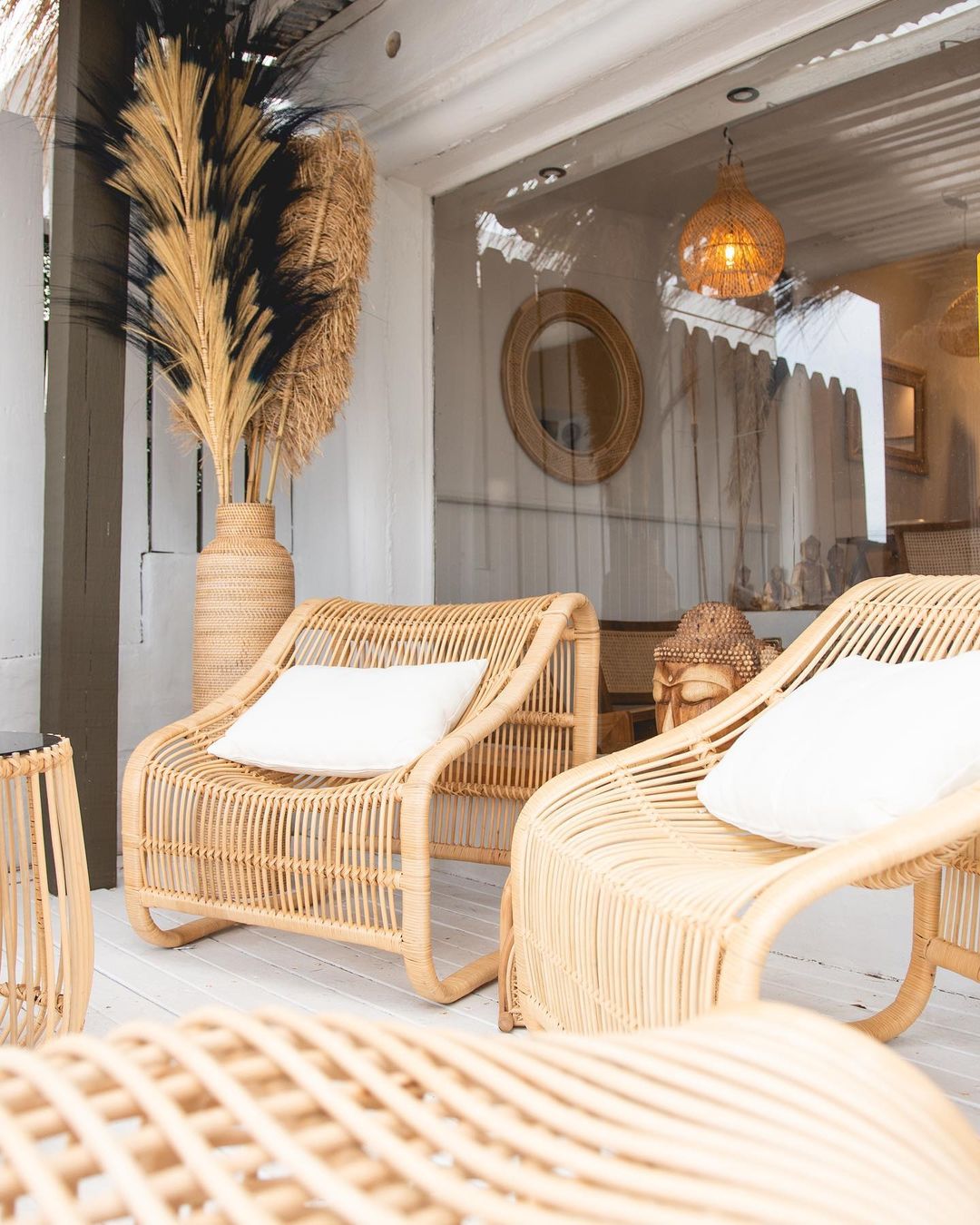 Espacios Rumah ✻ Buscamos transformar tu espacio en piezas de mobiliario personalizadas que reflejan la magia de la artesanía y la belleza natural de la madera.